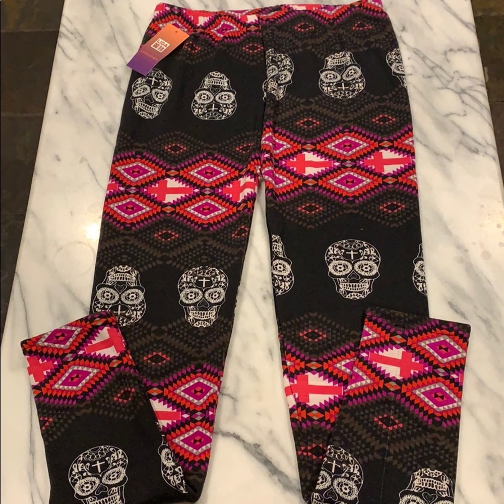 NWT Lida Collection Skull Pattern Lined Leggings